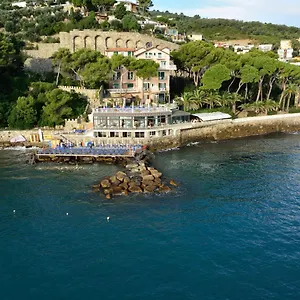 Arc En Ciel Hotell